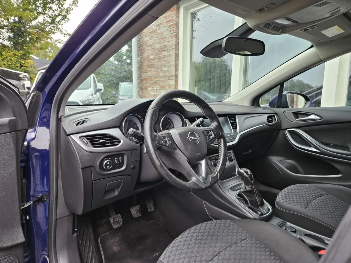 1.0 Business+ Trekhaak! Navigatie! Nette Auto! NAP! Airco! Cruise Control!