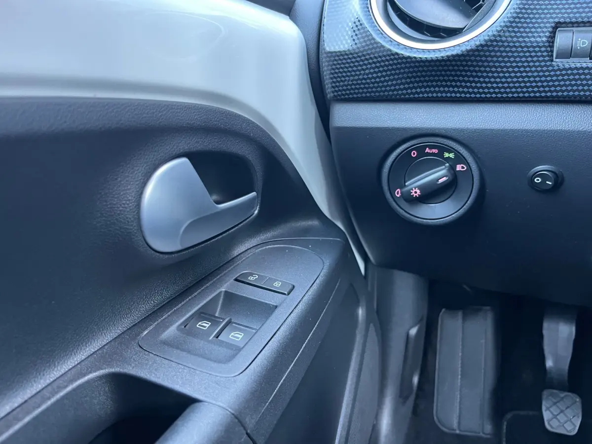 Up! 1.0 BMT move up! NL.Auto/Climatronic/DAB+/Cruise-Control/5Deurs/Camera/1Ste Eigenaar/Dealer Onderhouden