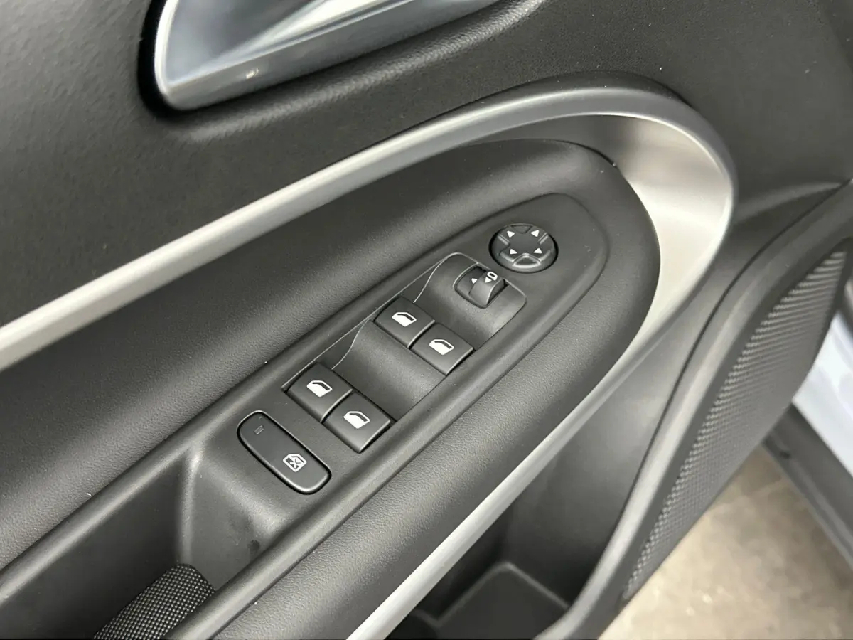 1.2 e-Hybrid Summit | 8 jaar Speciale Garantie | Aktie auto! | Navigatie | Camera | LMV 18" | Two-Tone lak |