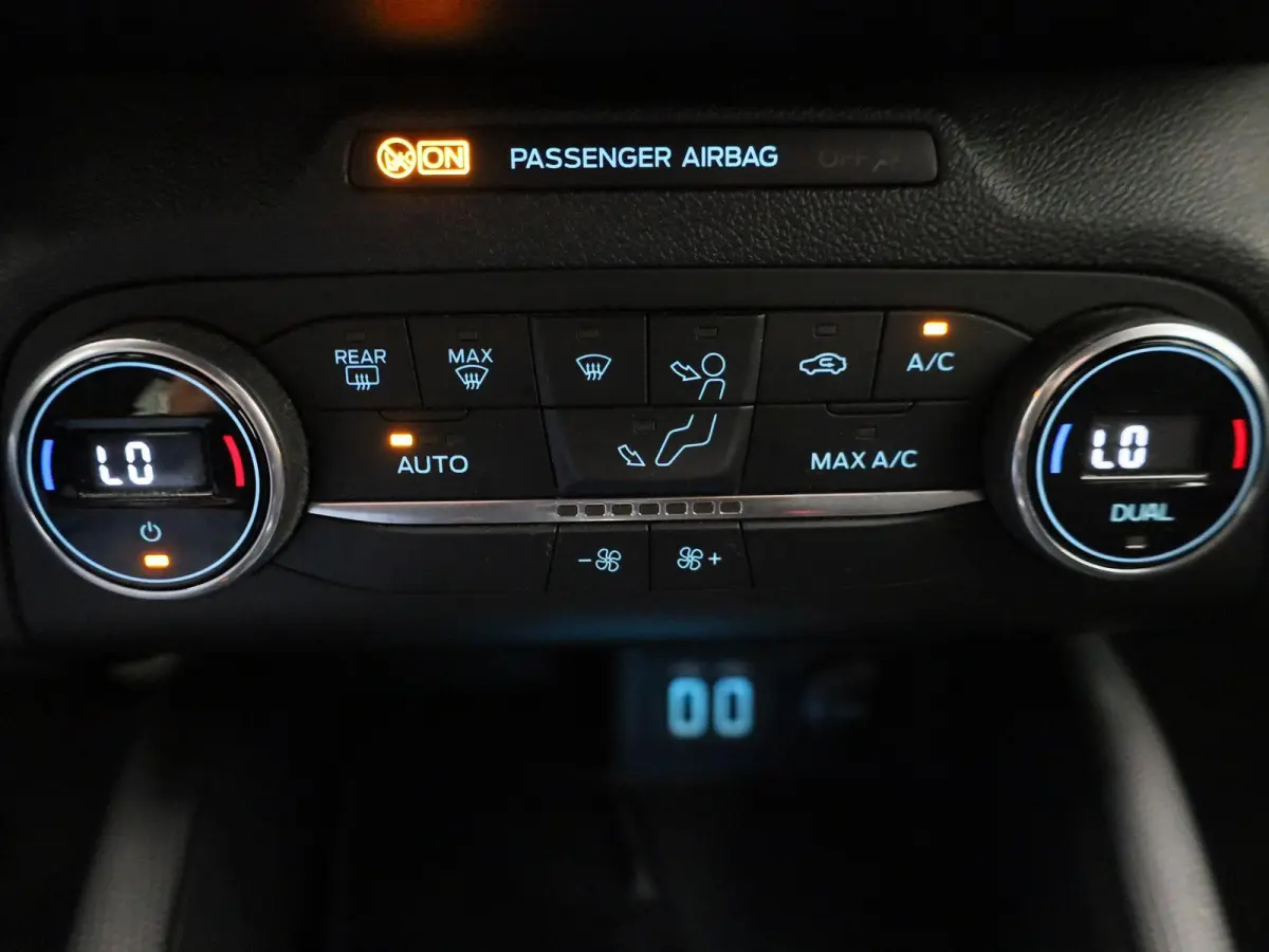 1.0 EcoBoost Hybrid Active X Business | Trekhaak | Navigatie | 17'' LMV | Cruise Control Adaptief | Achteruitrijdcamera | Bluetooth |