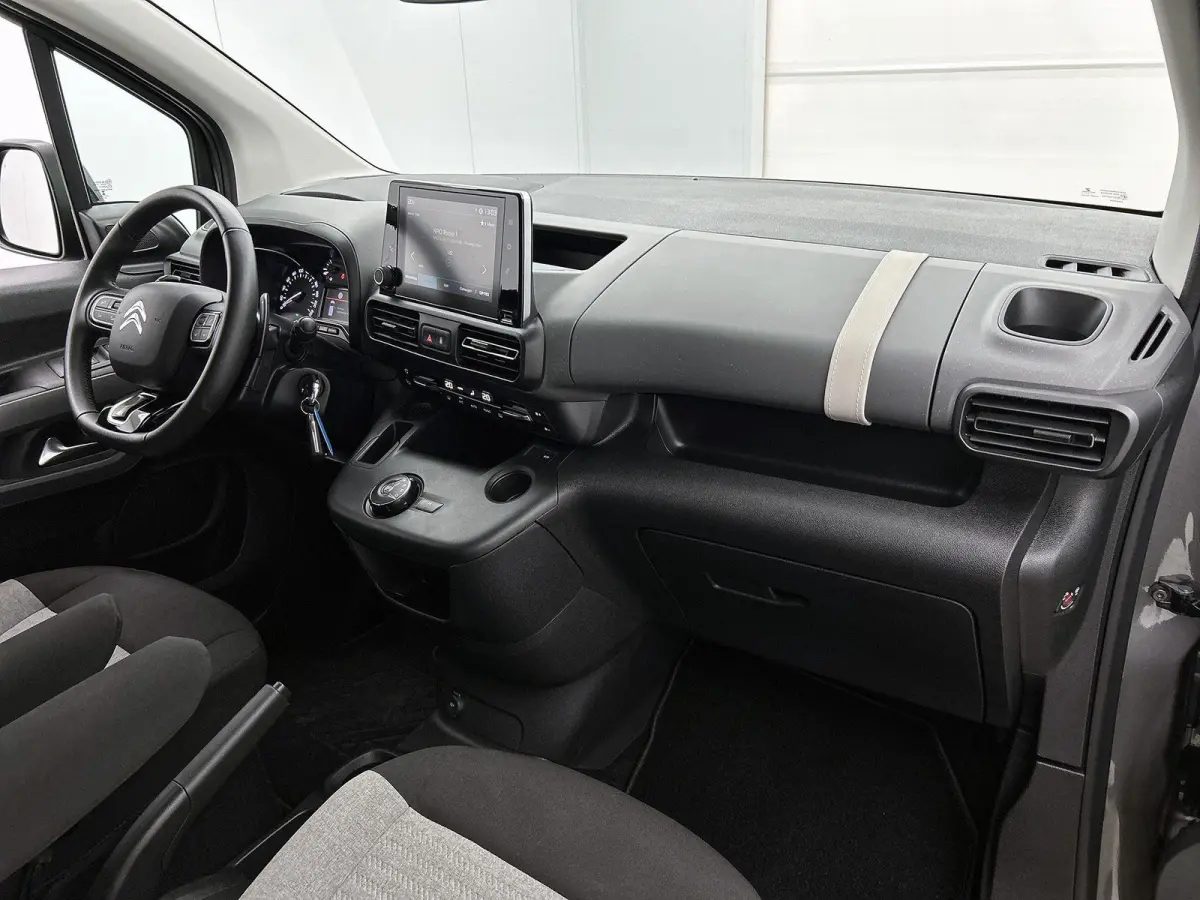 1.2 130pk Shine Automaat | Trekhaak | Apple Carplay/Android Auto | Camera | Dodehoekdetectie | Parkeersensoren Voor + Achter | Cruise Control | Climate Control |