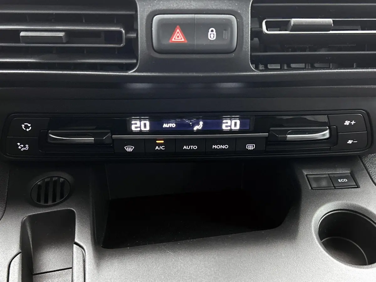 1.2 130pk Shine Automaat | Trekhaak | Apple Carplay/Android Auto | Camera | Dodehoekdetectie | Parkeersensoren Voor + Achter | Cruise Control | Climate Control |