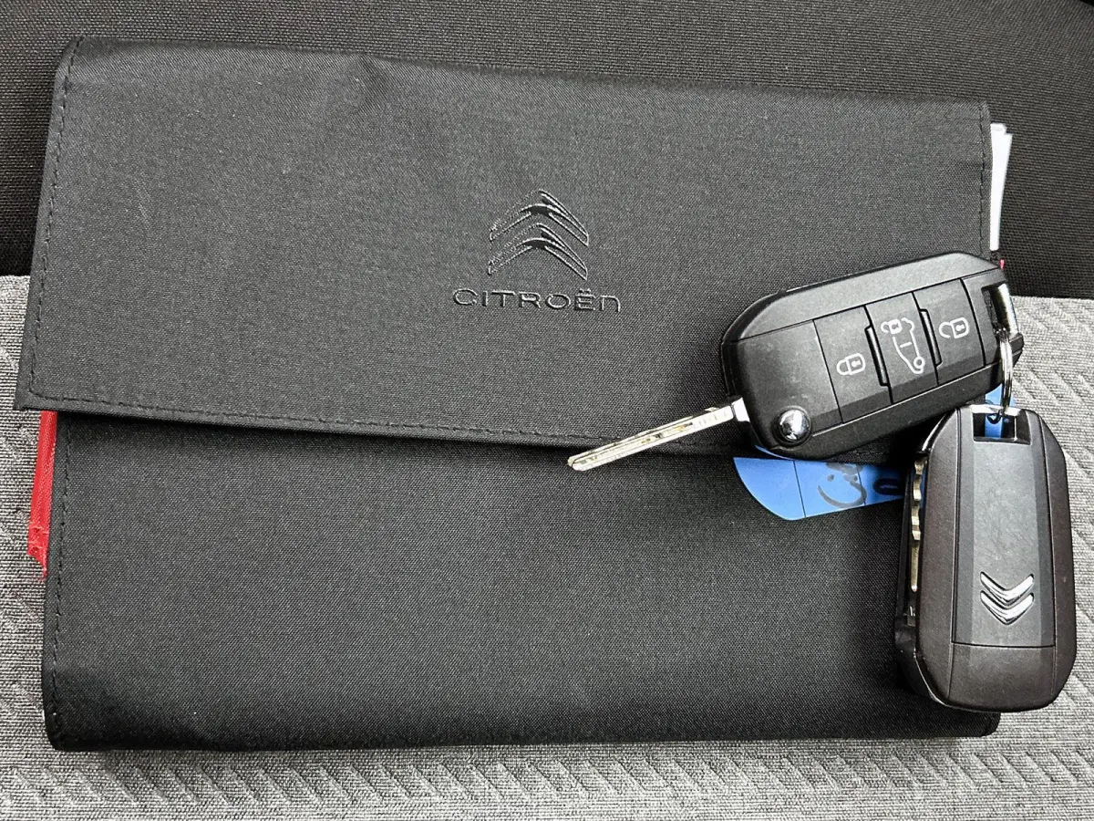 1.2 130pk Shine Automaat | Trekhaak | Apple Carplay/Android Auto | Camera | Dodehoekdetectie | Parkeersensoren Voor + Achter | Cruise Control | Climate Control |
