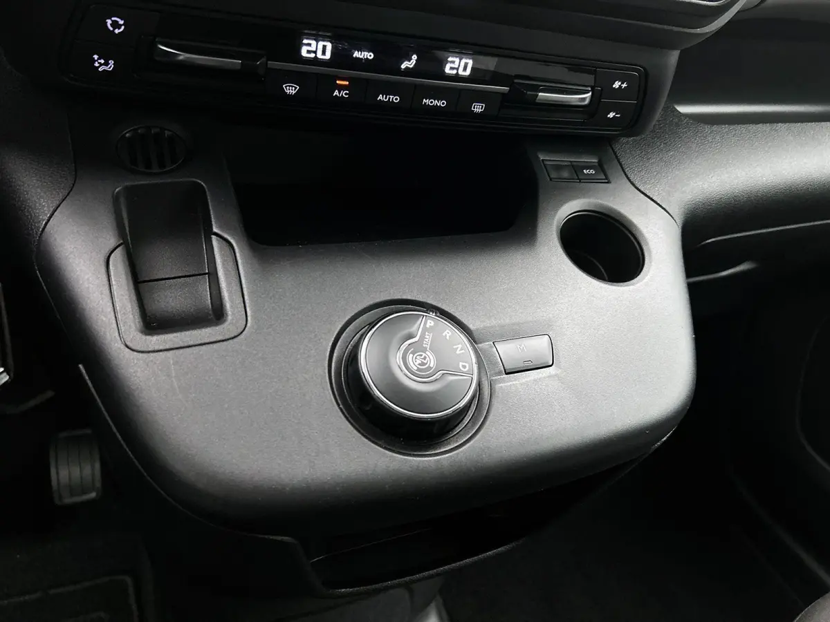 1.2 130pk Shine Automaat | Trekhaak | Apple Carplay/Android Auto | Camera | Dodehoekdetectie | Parkeersensoren Voor + Achter | Cruise Control | Climate Control |