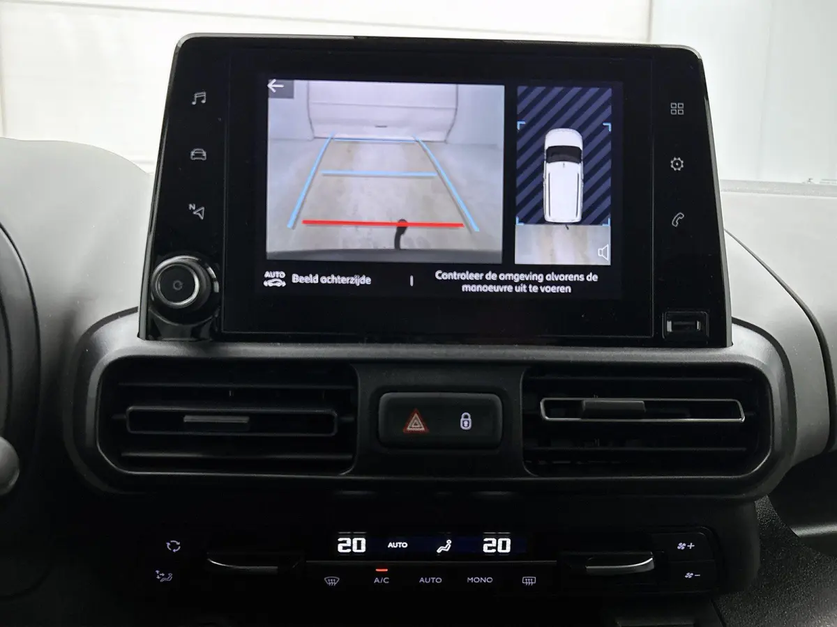 1.2 130pk Shine Automaat | Trekhaak | Apple Carplay/Android Auto | Camera | Dodehoekdetectie | Parkeersensoren Voor + Achter | Cruise Control | Climate Control |