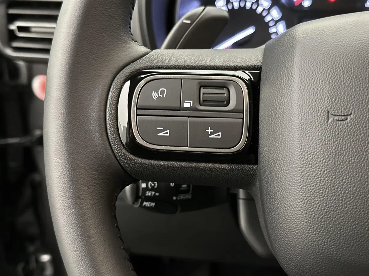 1.2 130pk Shine Automaat | Trekhaak | Apple Carplay/Android Auto | Camera | Dodehoekdetectie | Parkeersensoren Voor + Achter | Cruise Control | Climate Control |