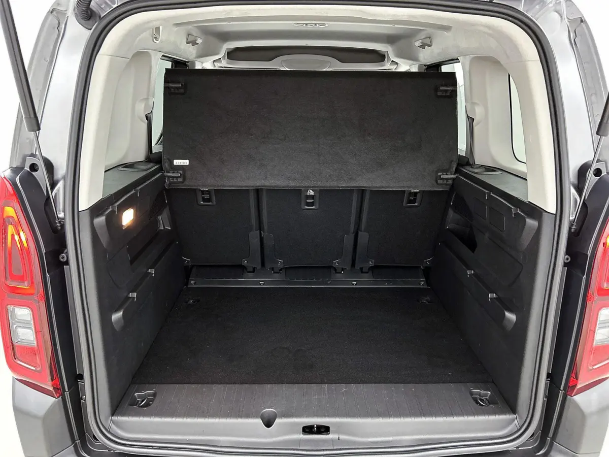 1.2 130pk Shine Automaat | Trekhaak | Apple Carplay/Android Auto | Camera | Dodehoekdetectie | Parkeersensoren Voor + Achter | Cruise Control | Climate Control |