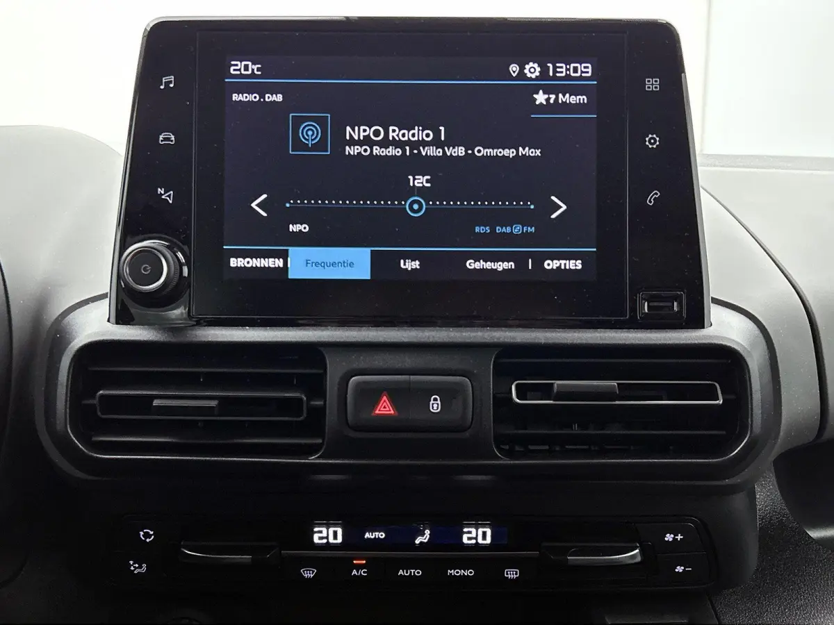 1.2 130pk Shine Automaat | Trekhaak | Apple Carplay/Android Auto | Camera | Dodehoekdetectie | Parkeersensoren Voor + Achter | Cruise Control | Climate Control |