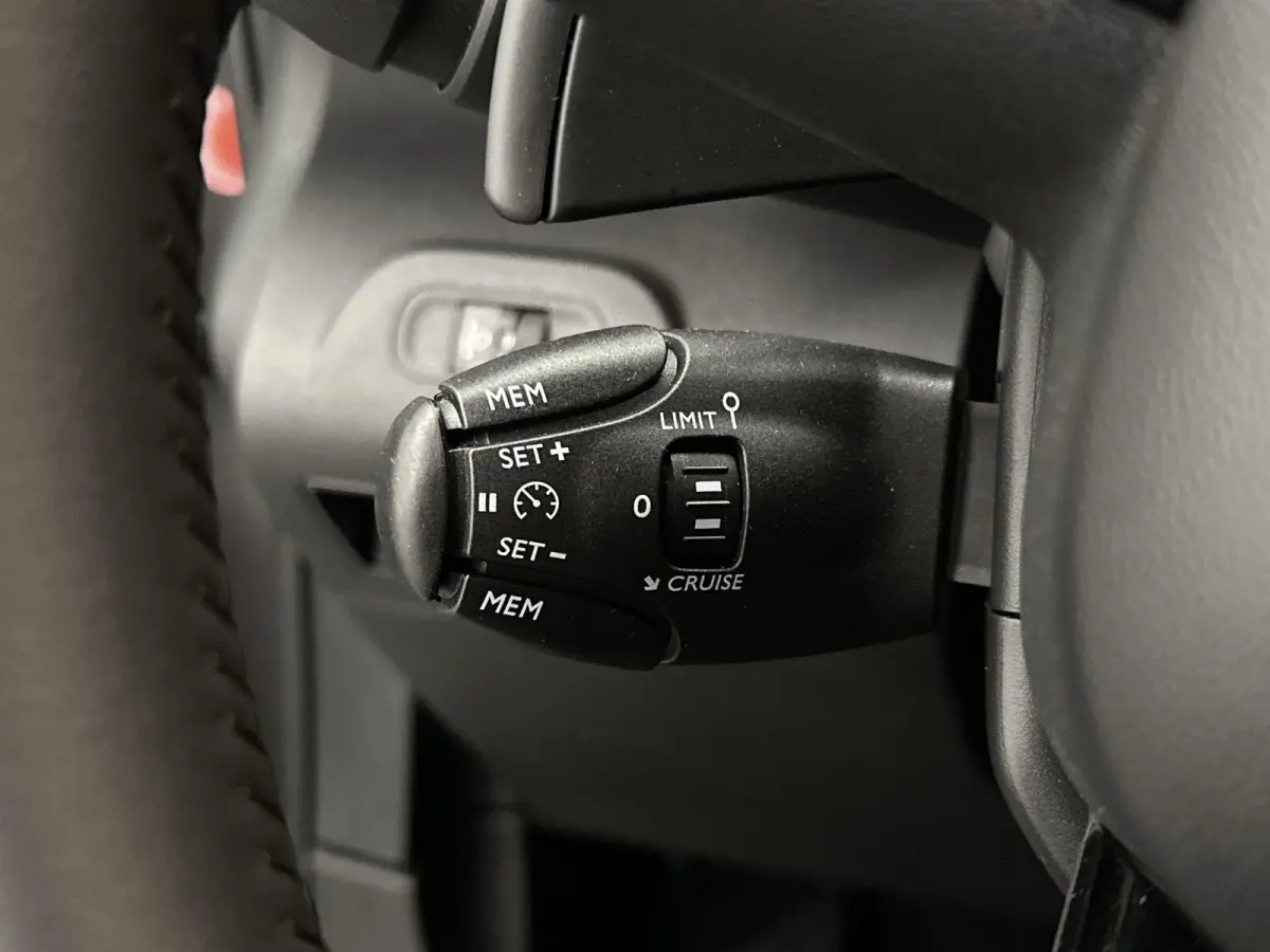 1.2 130pk Shine Automaat | Trekhaak | Apple Carplay/Android Auto | Camera | Dodehoekdetectie | Parkeersensoren Voor + Achter | Cruise Control | Climate Control |