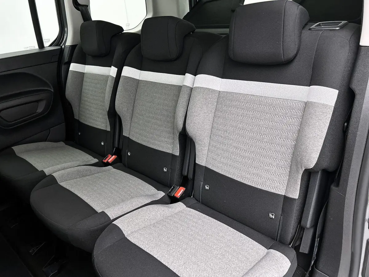 1.2 130pk Shine Automaat | Trekhaak | Apple Carplay/Android Auto | Camera | Dodehoekdetectie | Parkeersensoren Voor + Achter | Cruise Control | Climate Control |