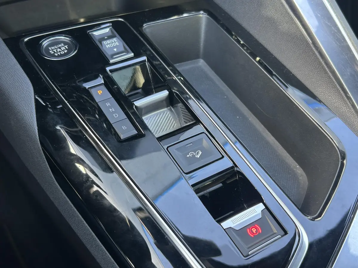 1.6 HYbrid4 300 GT | Panoramisch schuifdak | Camera | Hill Assist | Lage KM stand | Apple Carplay/Android Auto