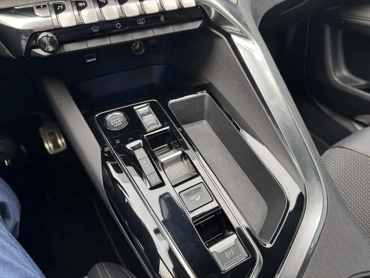 1.6 HYbrid4 300 GT | Panoramisch schuifdak | Camera | Hill Assist | Lage KM stand | Apple Carplay/Android Auto