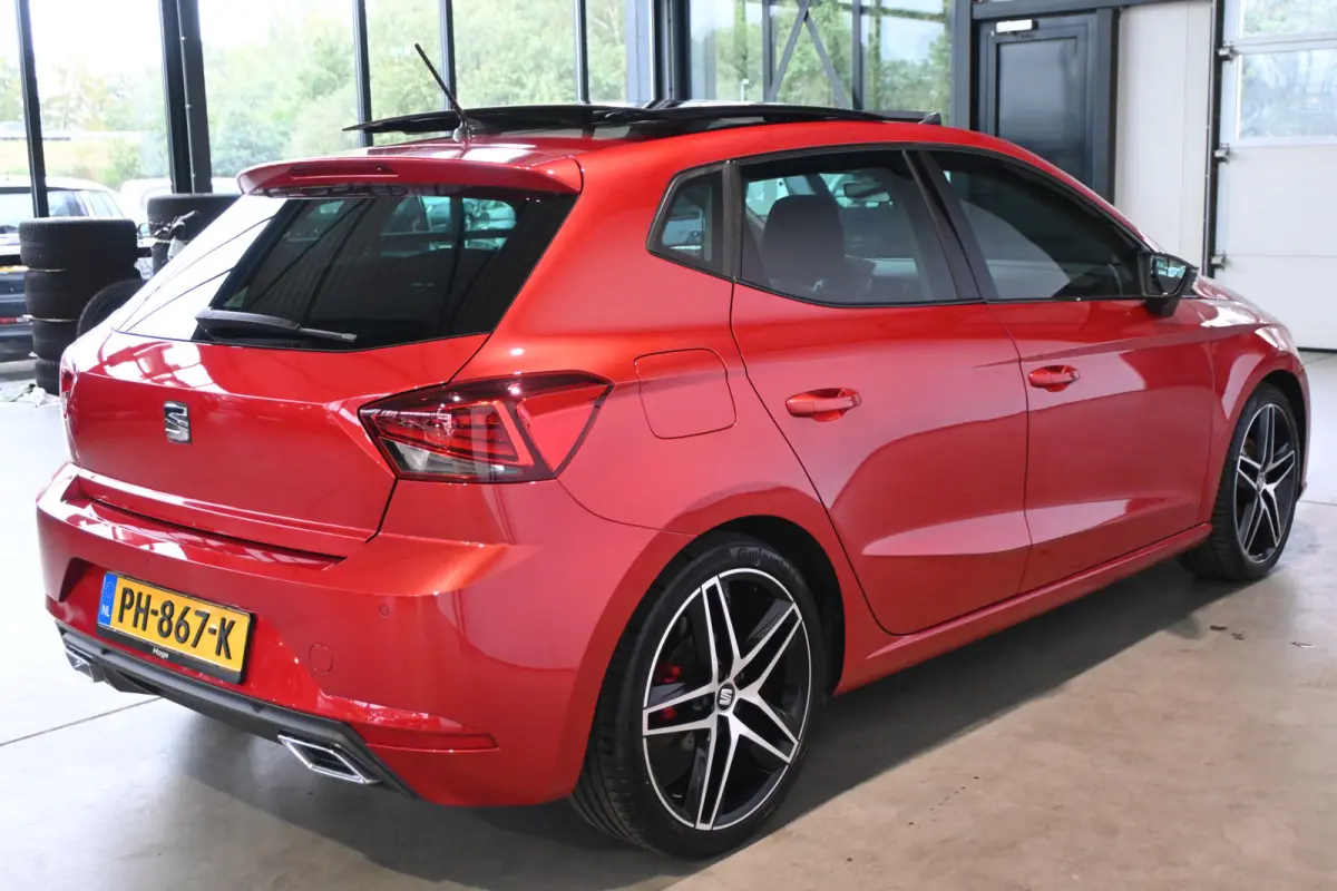 1.0 TSI FR Business Intense Clima Adaptieve cruise Panoramadak Sfeerverlichting 1e Eigenaar Inruil mogelijk