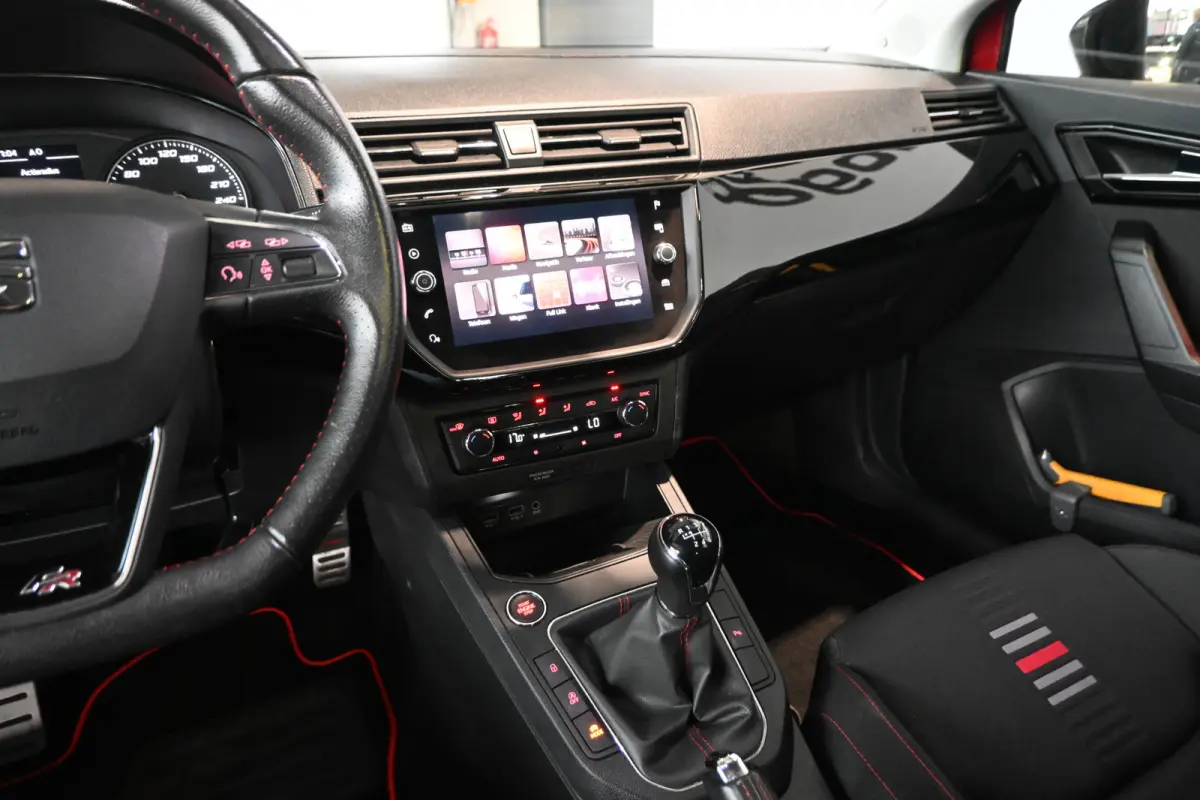 1.0 TSI FR Business Intense Clima Adaptieve cruise Panoramadak Sfeerverlichting 1e Eigenaar Inruil mogelijk