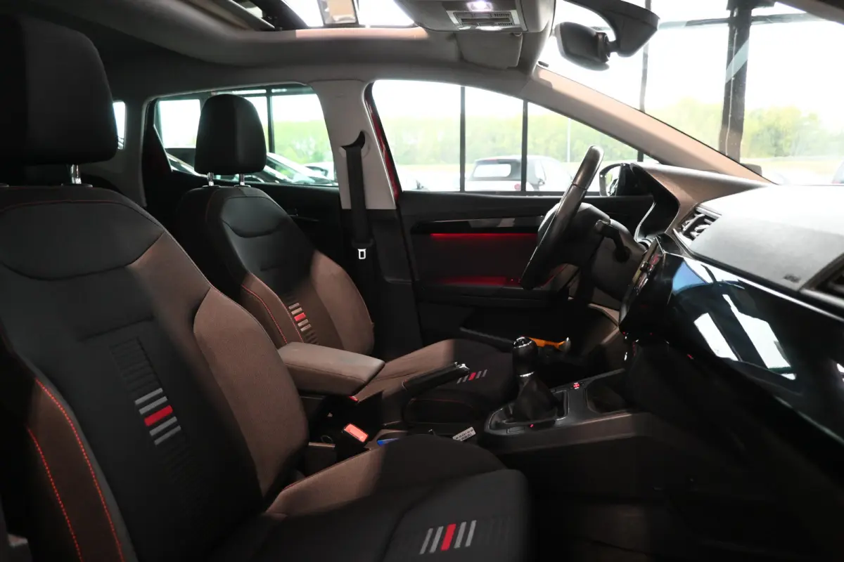 1.0 TSI FR Business Intense Clima Adaptieve cruise Panoramadak Sfeerverlichting 1e Eigenaar Inruil mogelijk