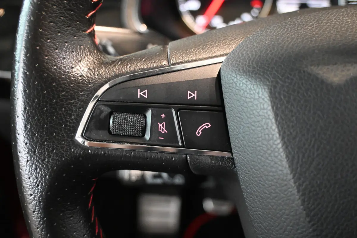1.0 TSI FR Business Intense Clima Adaptieve cruise Panoramadak Sfeerverlichting 1e Eigenaar Inruil mogelijk