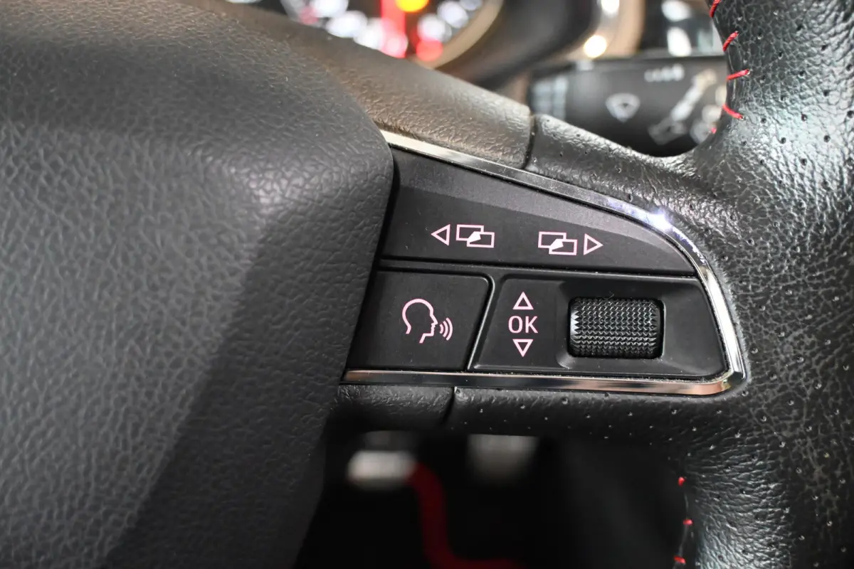 1.0 TSI FR Business Intense Clima Adaptieve cruise Panoramadak Sfeerverlichting 1e Eigenaar Inruil mogelijk