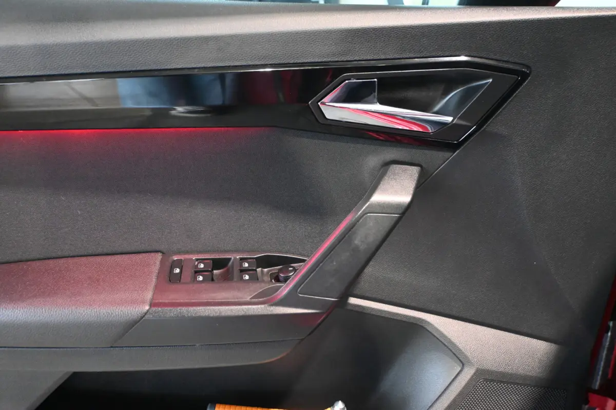 1.0 TSI FR Business Intense Clima Adaptieve cruise Panoramadak Sfeerverlichting 1e Eigenaar Inruil mogelijk