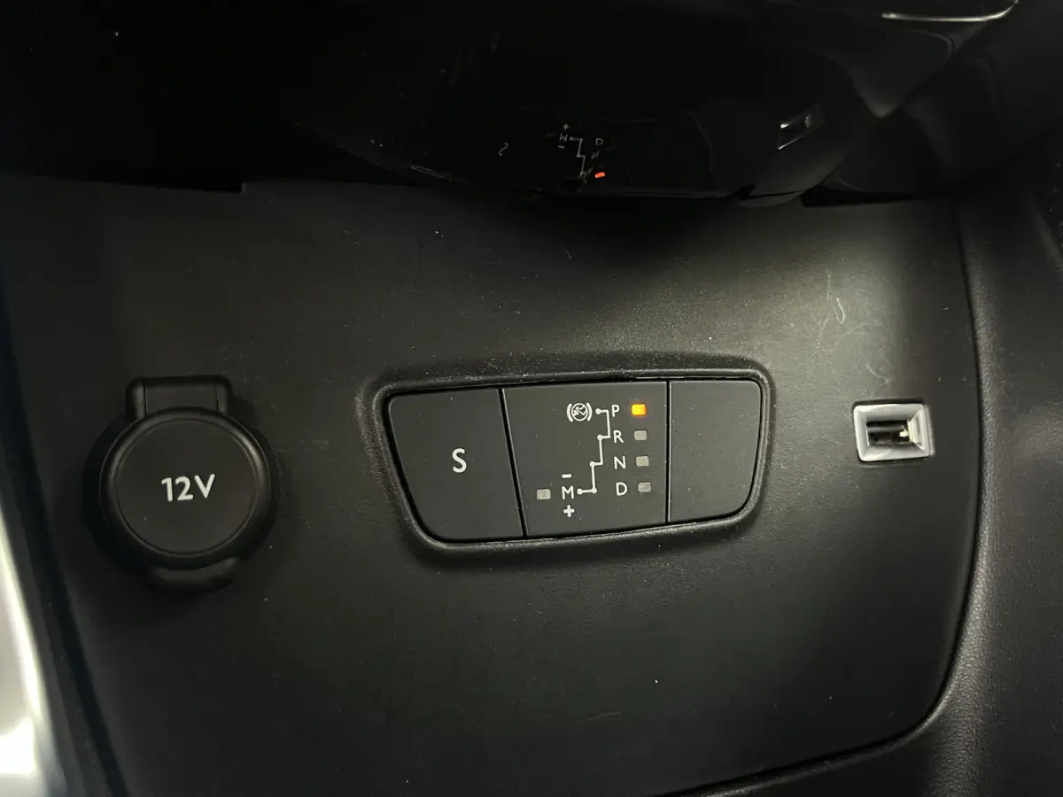 PureTech 130 EAT6 Automaat Plus | Carplay/Android Auto | Parkeersensoren achter | Climate Control | Cruise Control |