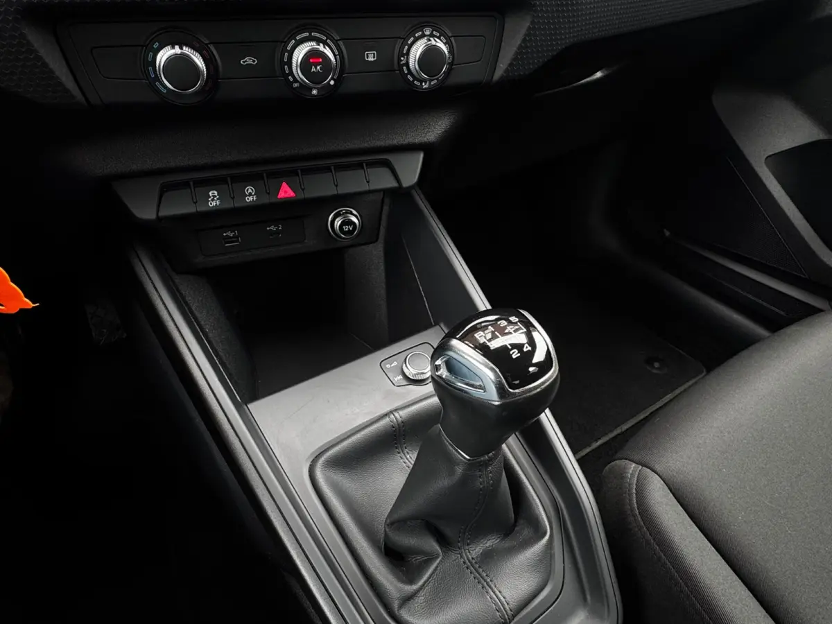 25 TFSI 96PK EPIC Camera Apple-Carplay