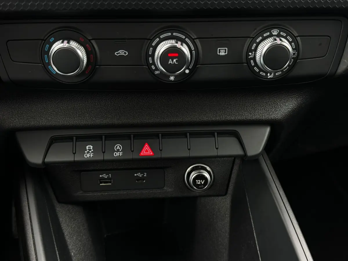 25 TFSI 96PK EPIC Camera Apple-Carplay