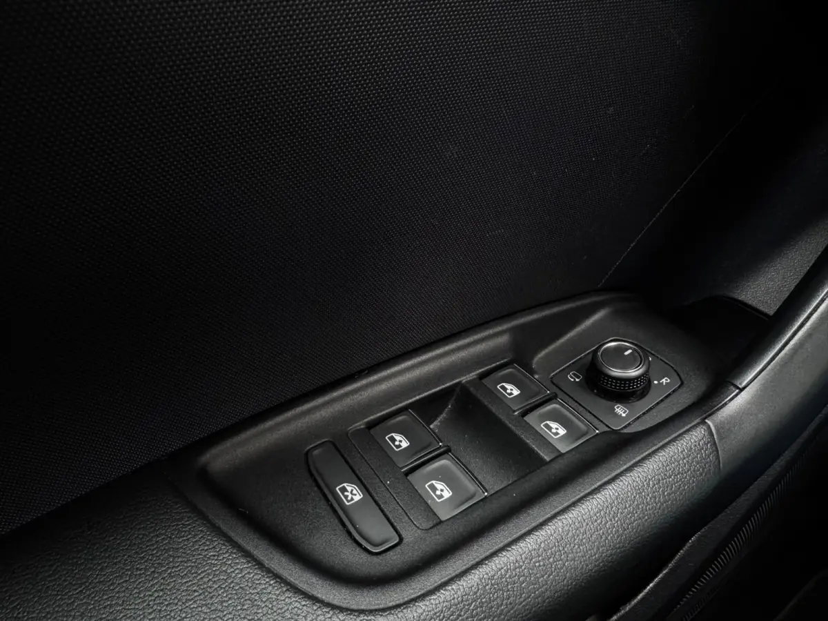 25 TFSI 96PK EPIC Camera Apple-Carplay