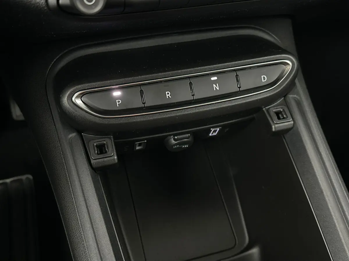 1.2 e-Hybrid Black Edition | VOORRAADVOORDEEL | Camera | Sensoren V+A | Elektrische Kofferklep | JBL | Stoelverwarming | Navi | Cruise Control Adaptief | 2+6 JAAR GARANTIE