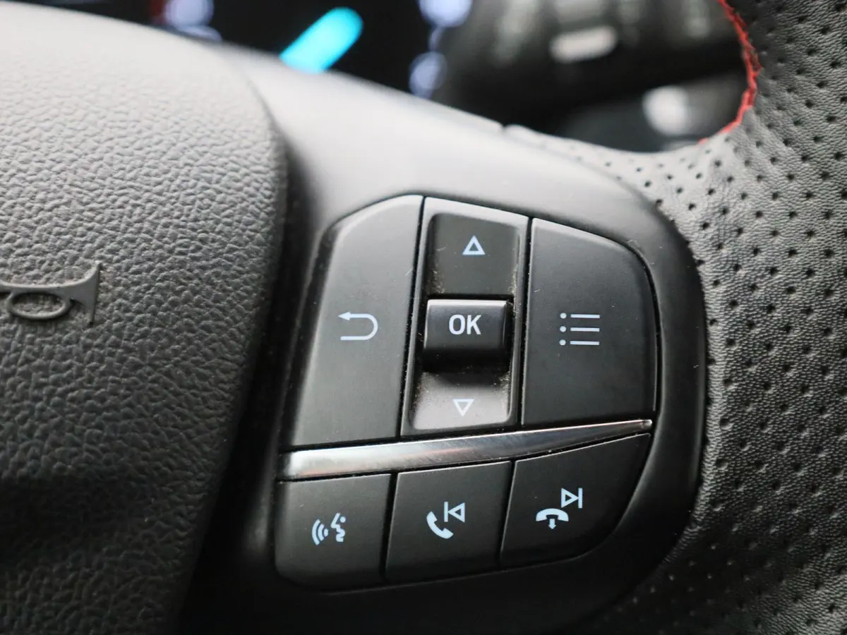 1.0 EcoBoost Hybrid ST Line | Trekhaak | Adaptive Cruise Control | Camera | Apple Carplay