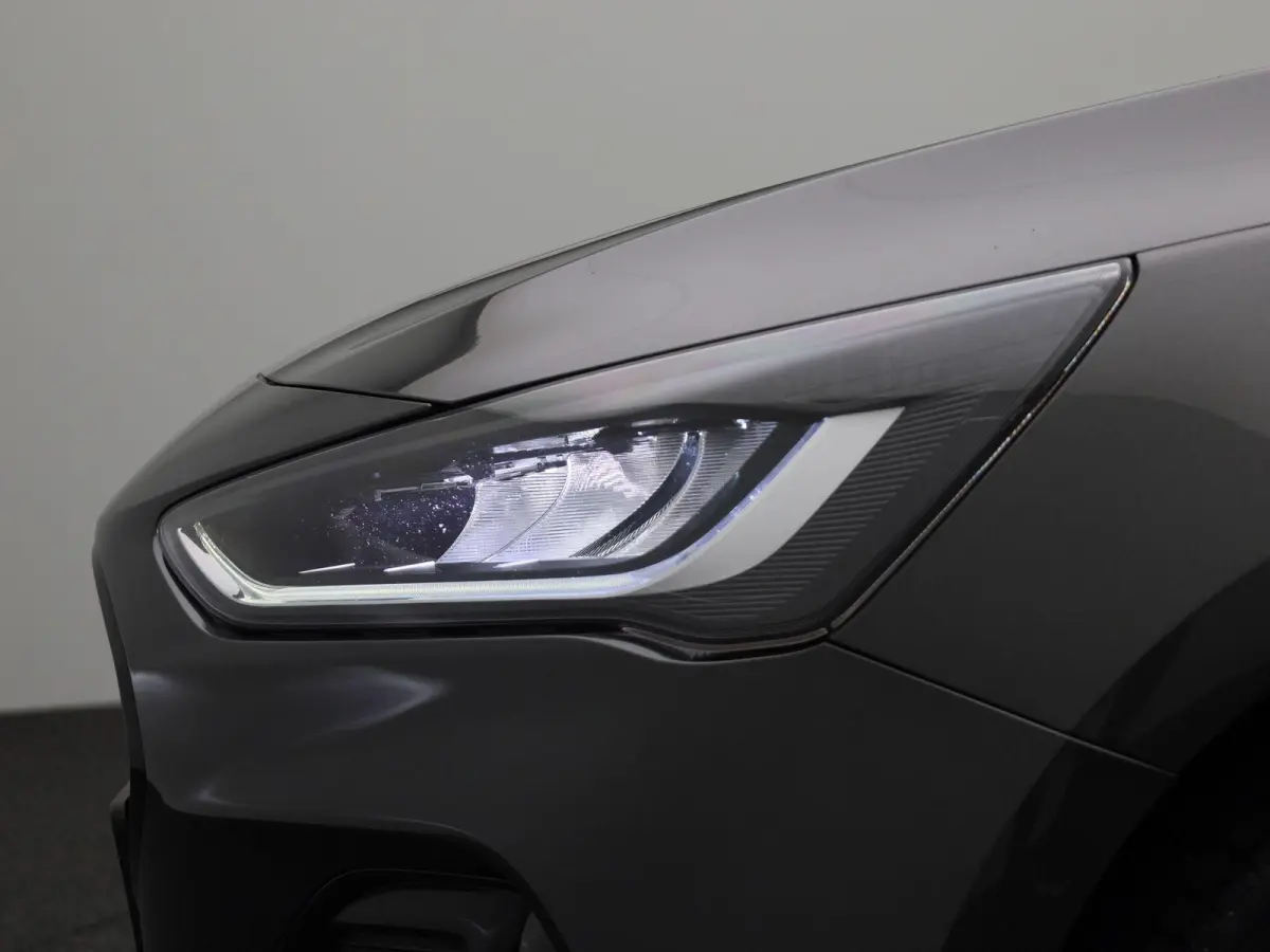 1.0 EcoBoost Hybrid ST Line | Trekhaak | Adaptive Cruise Control | Camera | Apple Carplay