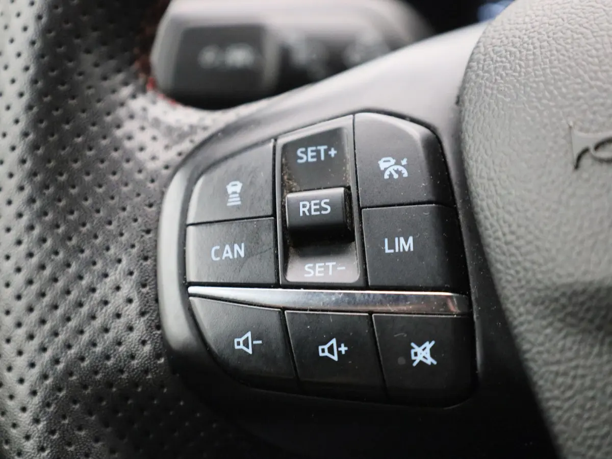 1.0 EcoBoost Hybrid ST Line | Trekhaak | Adaptive Cruise Control | Camera | Apple Carplay