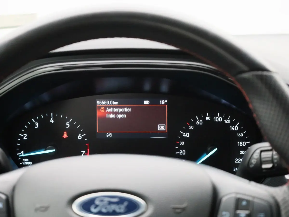 1.0 EcoBoost Hybrid ST Line | Trekhaak | Adaptive Cruise Control | Camera | Apple Carplay