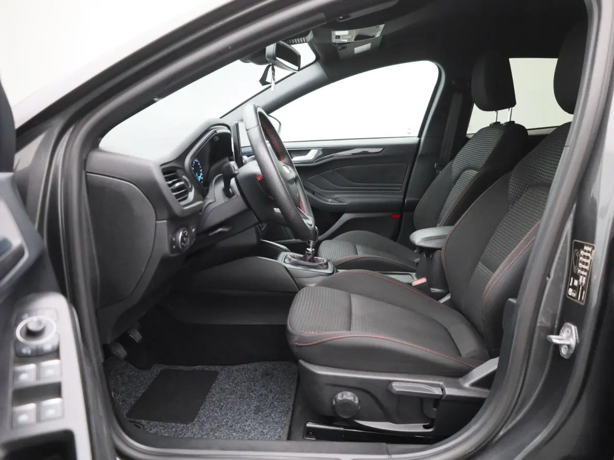 1.0 EcoBoost Hybrid ST Line | Trekhaak | Adaptive Cruise Control | Camera | Apple Carplay