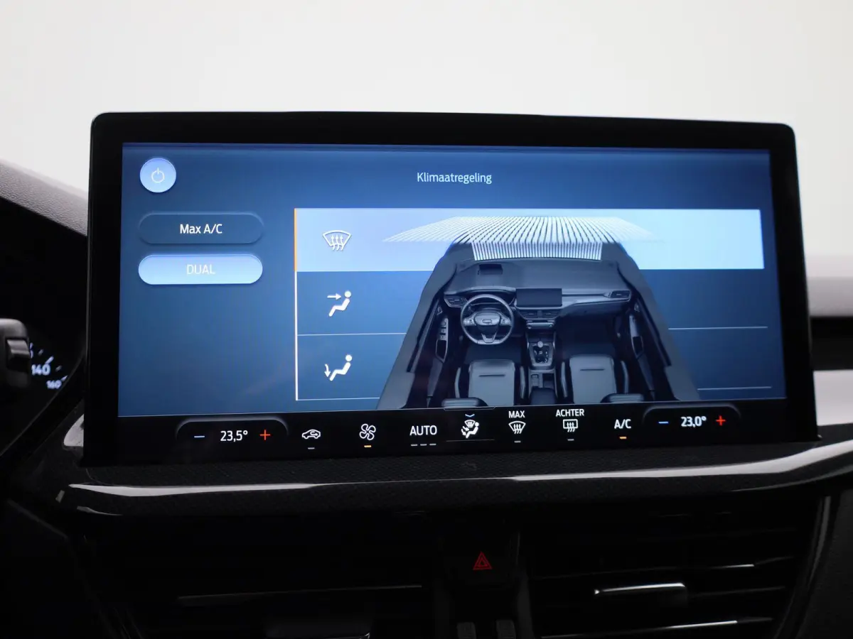 1.0 EcoBoost Hybrid ST Line | Trekhaak | Adaptive Cruise Control | Camera | Apple Carplay