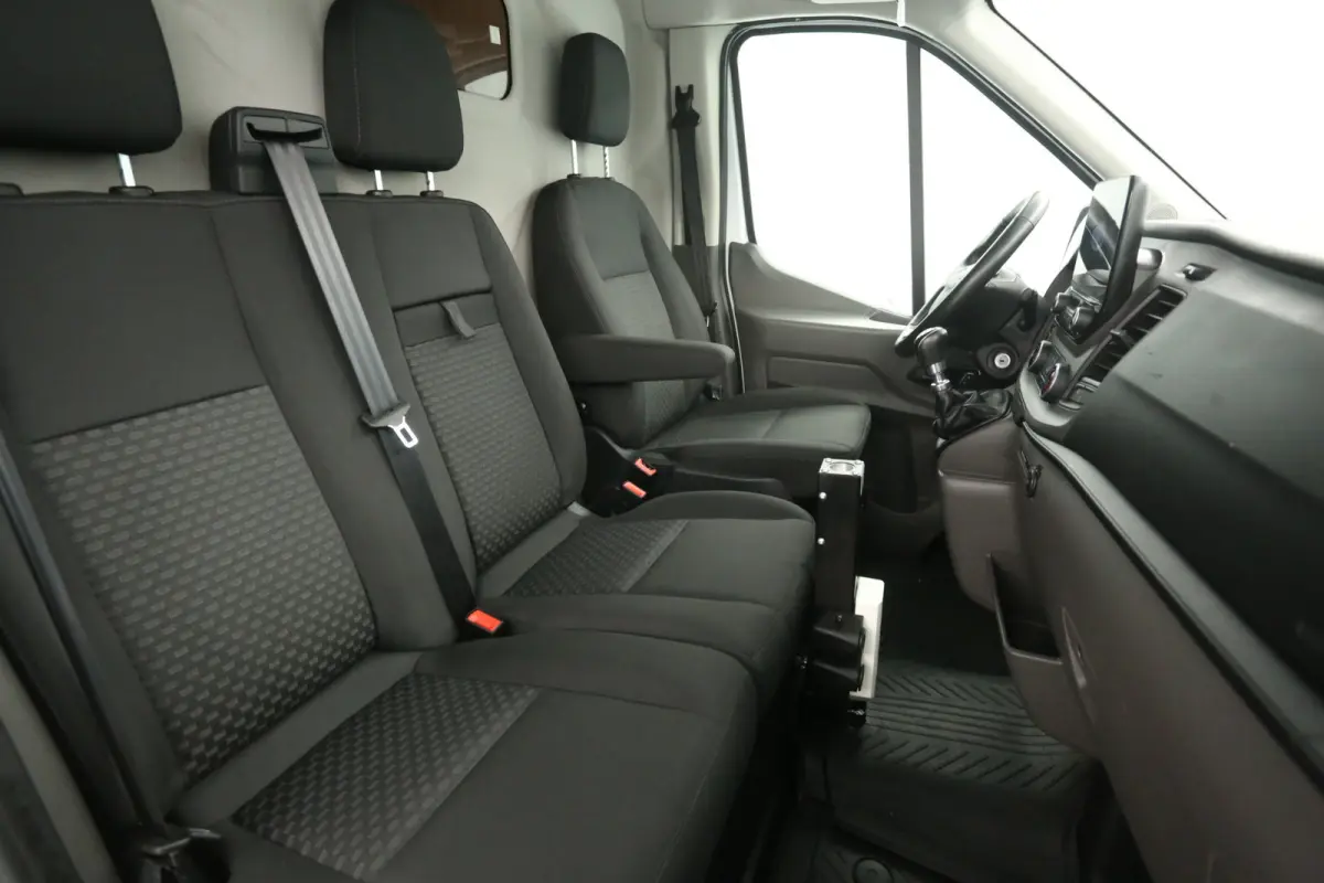 2.0 TDCI L2H2 | Airco | Camera | Cruise | 3 Zits | Carplay | Parkeersens. | Treeplank