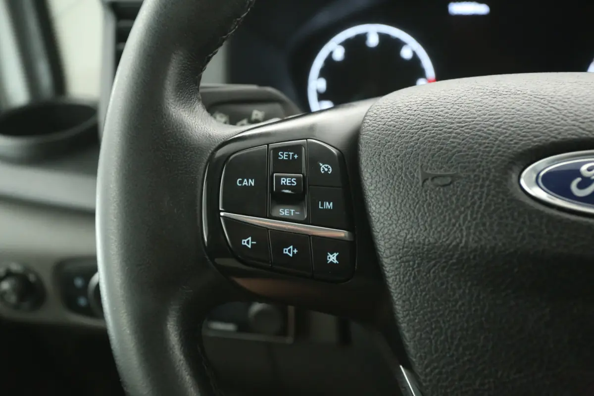 2.0 TDCI L2H2 | Airco | Camera | Cruise | 3 Zits | Carplay | Parkeersens. | Treeplank