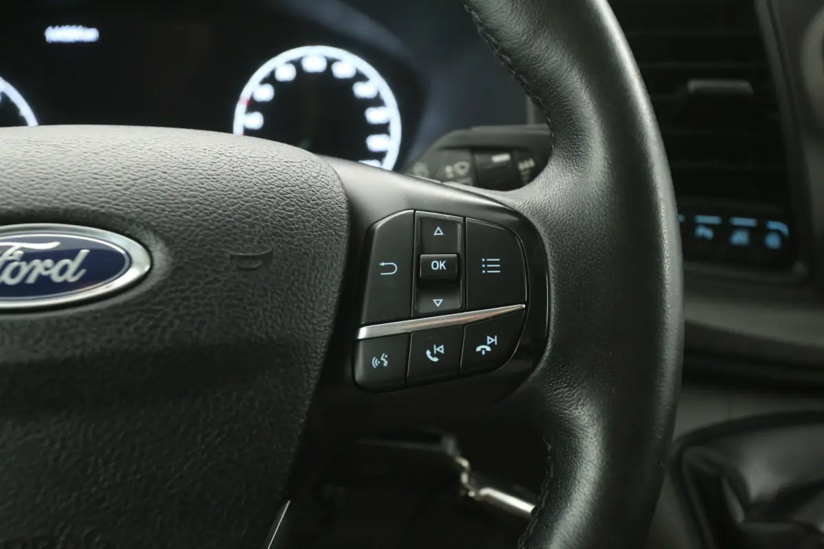 2.0 TDCI L2H2 | Airco | Camera | Cruise | 3 Zits | Carplay | Parkeersens. | Treeplank