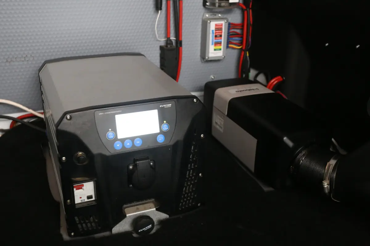 2.0 TDCI L2H2 | Airco | Camera | Cruise | 3 Zits | Carplay | Parkeersens. | Treeplank