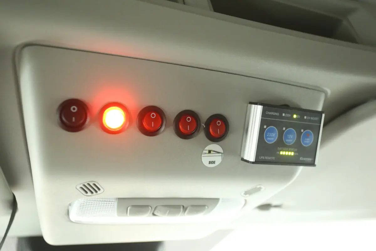 2.0 TDCI L2H2 | Airco | Camera | Cruise | 3 Zits | Carplay | Parkeersens. | Treeplank
