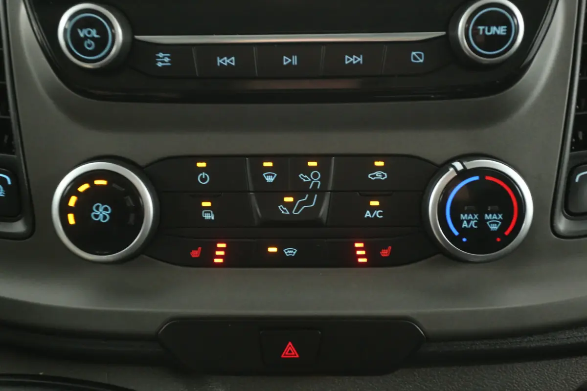 2.0 TDCI L2H2 | Airco | Camera | Cruise | 3 Zits | Carplay | Parkeersens. | Treeplank