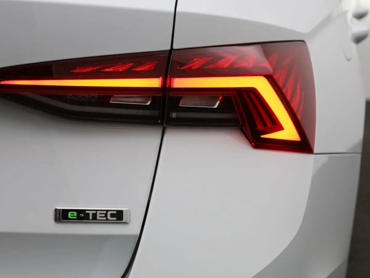 1.0 e-TSI Business Edition Plus | Automaat | Apple Carplay / Android Auto | Panoramadak | Achteruitrijcamera | Parkeersensoren | Sfeerverlichting |