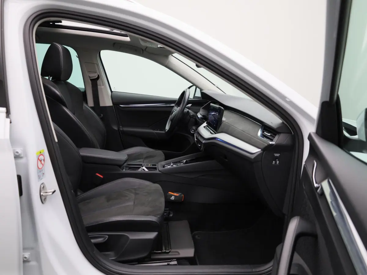 1.0 e-TSI Business Edition Plus | Automaat | Apple Carplay / Android Auto | Panoramadak | Achteruitrijcamera | Parkeersensoren | Sfeerverlichting |