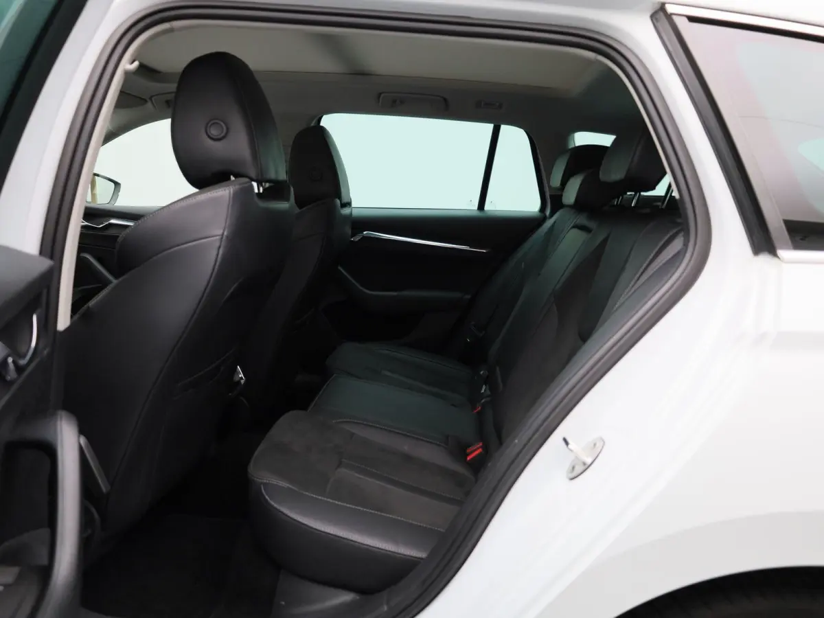 1.0 e-TSI Business Edition Plus | Automaat | Apple Carplay / Android Auto | Panoramadak | Achteruitrijcamera | Parkeersensoren | Sfeerverlichting |