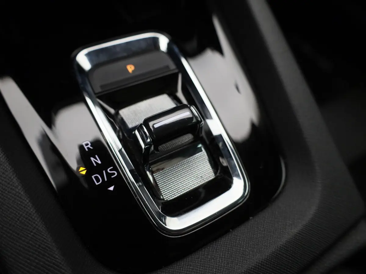 1.0 e-TSI Business Edition Plus | Automaat | Apple Carplay / Android Auto | Panoramadak | Achteruitrijcamera | Parkeersensoren | Sfeerverlichting |