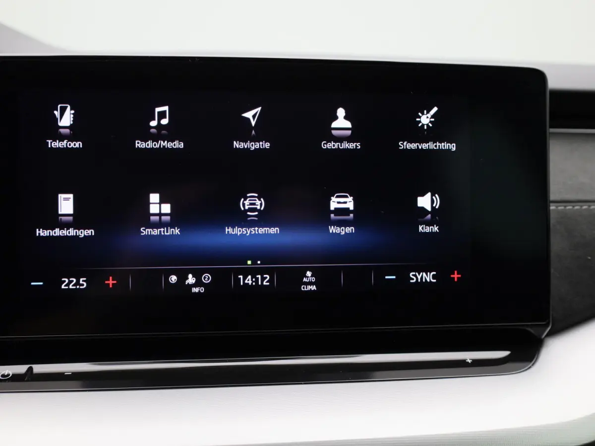 1.0 e-TSI Business Edition Plus | Automaat | Apple Carplay / Android Auto | Panoramadak | Achteruitrijcamera | Parkeersensoren | Sfeerverlichting |