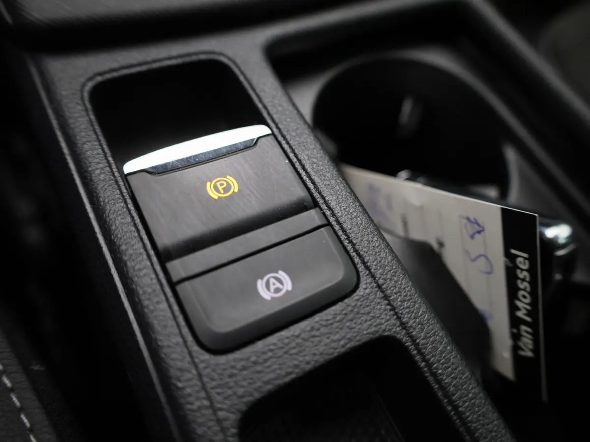 1.0 e-TSI Business Edition Plus | Automaat | Apple Carplay / Android Auto | Panoramadak | Achteruitrijcamera | Parkeersensoren | Sfeerverlichting |