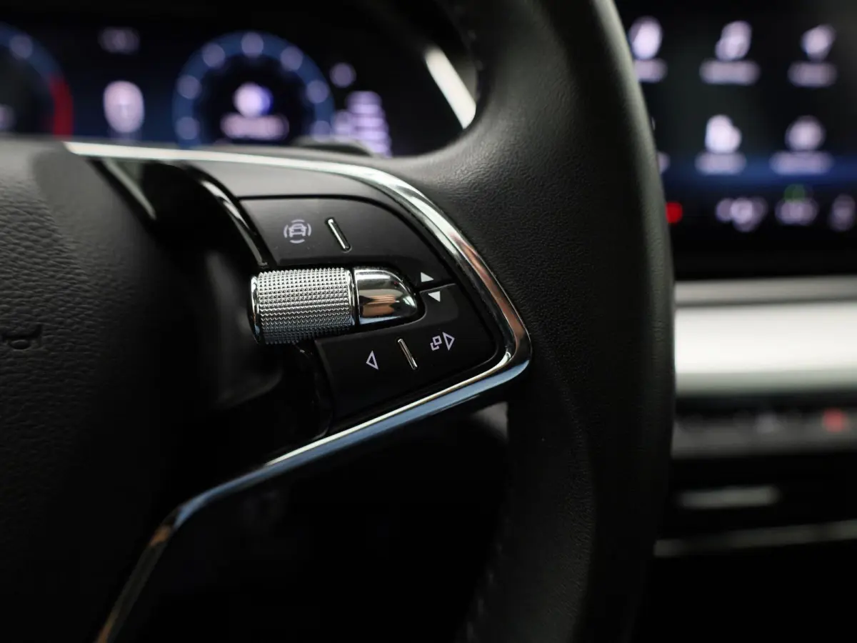 1.0 e-TSI Business Edition Plus | Automaat | Apple Carplay / Android Auto | Panoramadak | Achteruitrijcamera | Parkeersensoren | Sfeerverlichting |