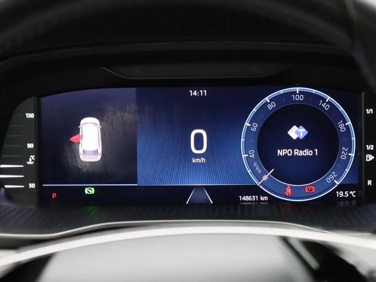 1.0 e-TSI Business Edition Plus | Automaat | Apple Carplay / Android Auto | Panoramadak | Achteruitrijcamera | Parkeersensoren | Sfeerverlichting |