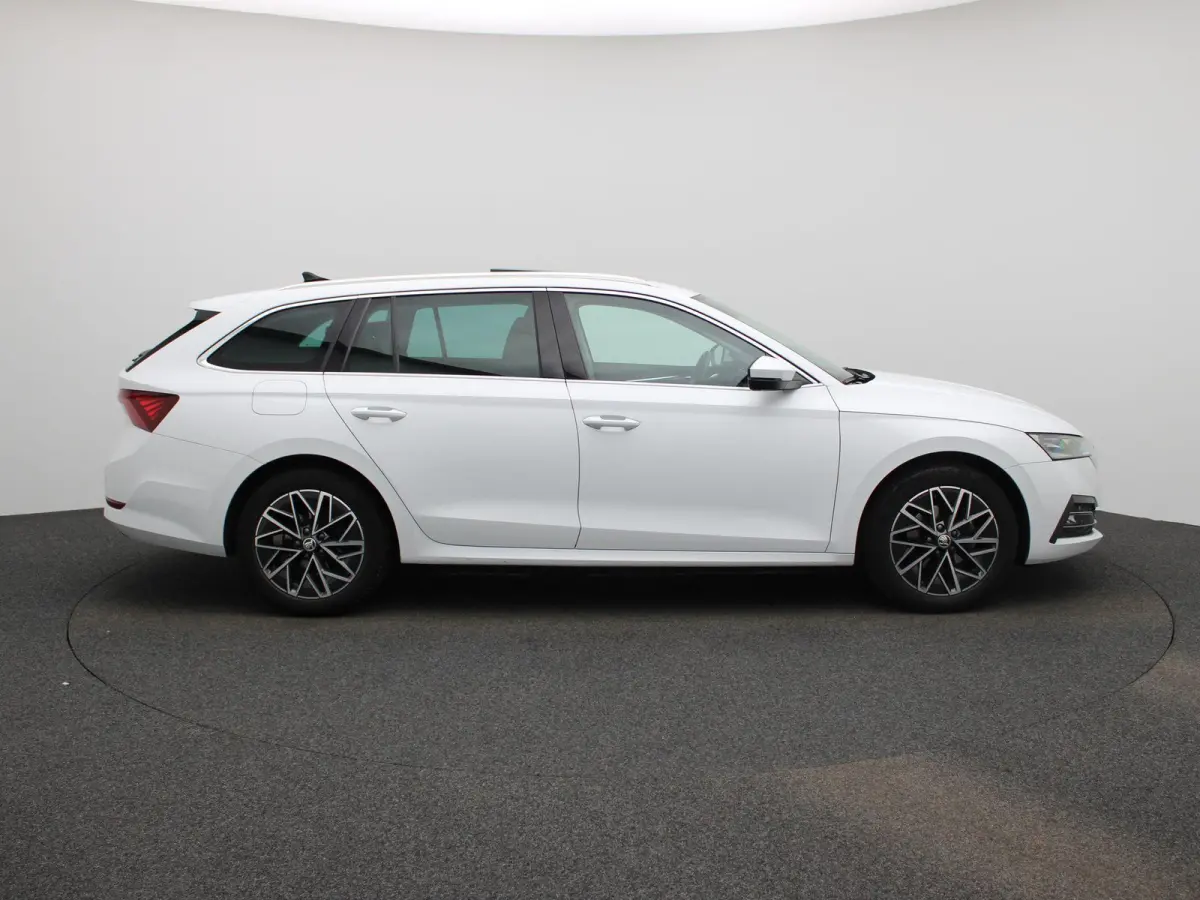 1.0 e-TSI Business Edition Plus | Automaat | Apple Carplay / Android Auto | Panoramadak | Achteruitrijcamera | Parkeersensoren | Sfeerverlichting |