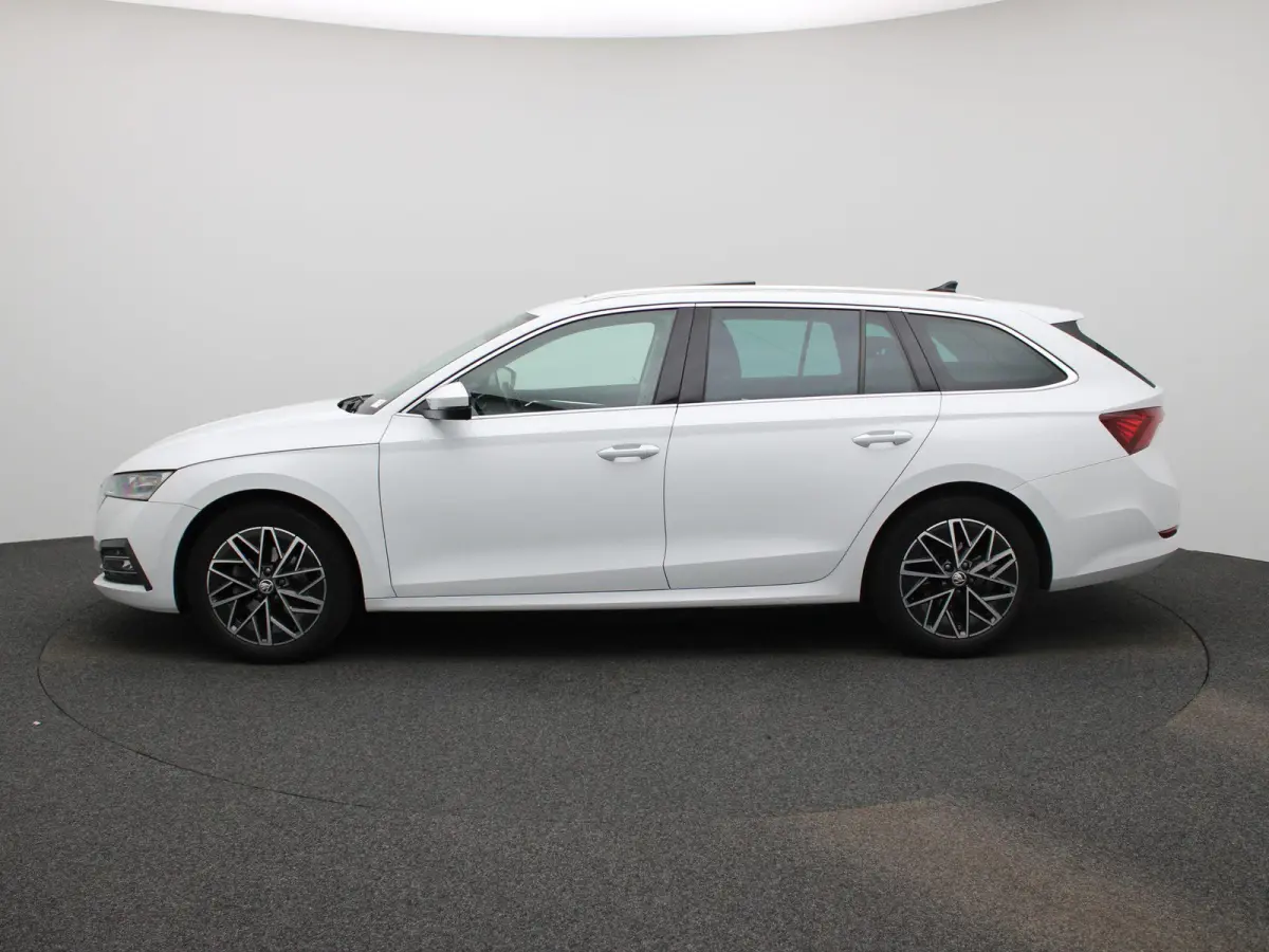 1.0 e-TSI Business Edition Plus | Automaat | Apple Carplay / Android Auto | Panoramadak | Achteruitrijcamera | Parkeersensoren | Sfeerverlichting |