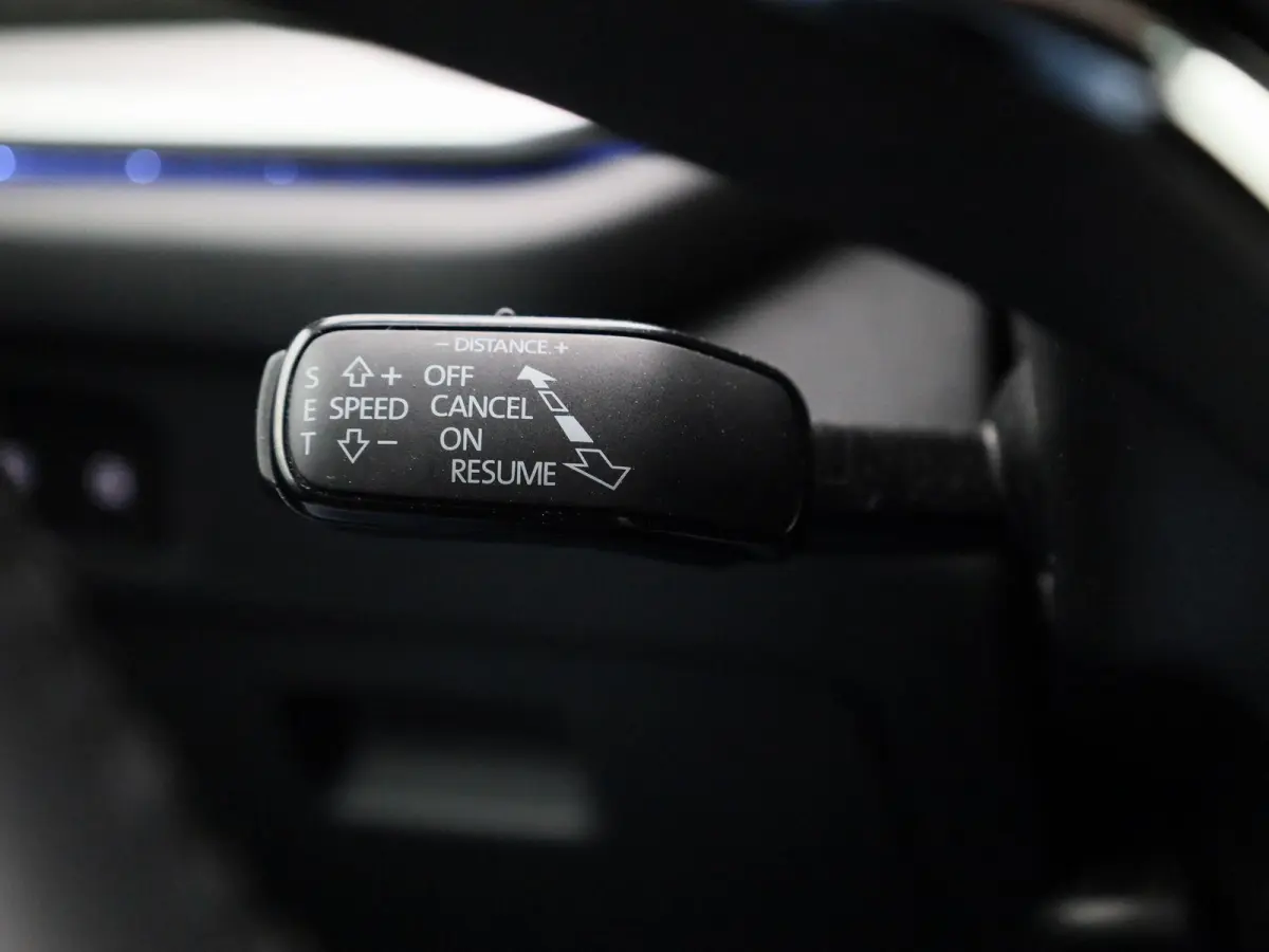 1.0 e-TSI Business Edition Plus | Automaat | Apple Carplay / Android Auto | Panoramadak | Achteruitrijcamera | Parkeersensoren | Sfeerverlichting |